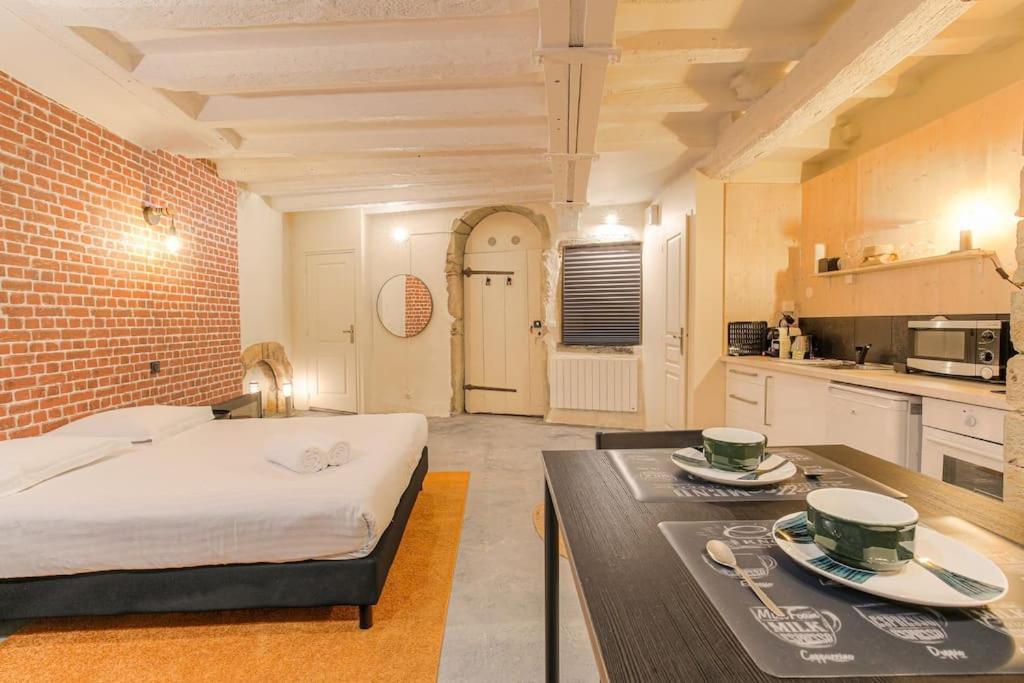 Industrial-Style Studio With Bathtub, Vieux-リヨン エクステリア 写真