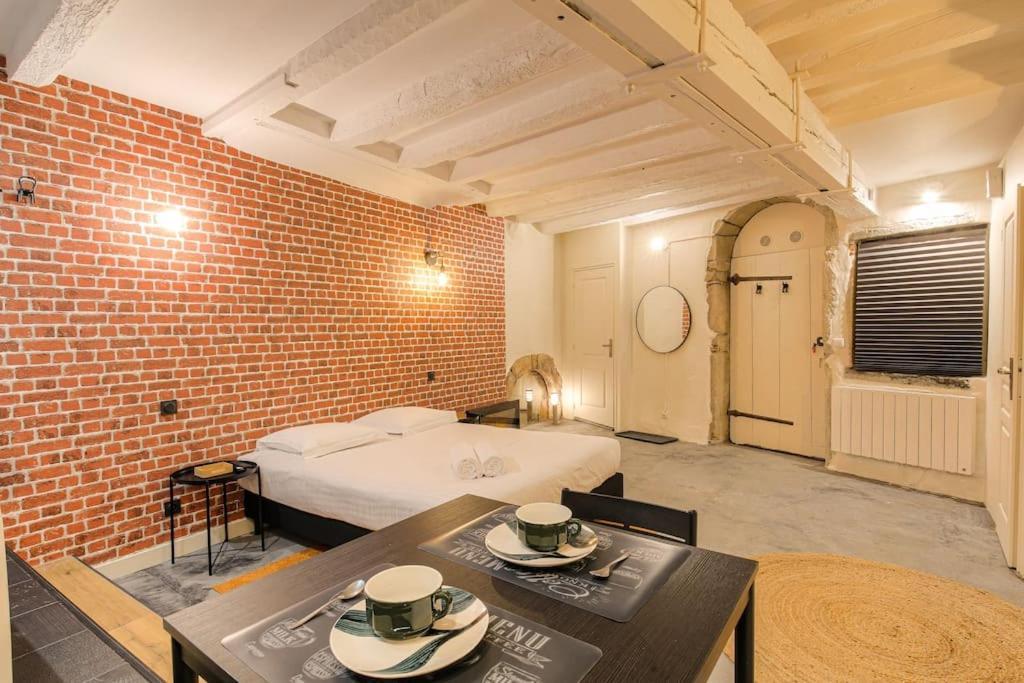 Industrial-Style Studio With Bathtub, Vieux-リヨン エクステリア 写真